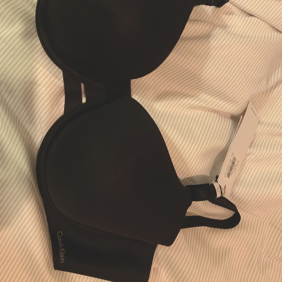 CALVIN KLEIN INVISIBLES FULL COVERAGE CONTOUR TSHIRT BRA - NWT - Picture 4 of 8